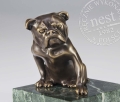 Rzeźba psa rasy buldoga z brązu