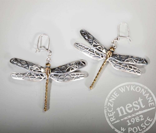 Ciekawe kolczyki ważki - wytworny prezent dla niej