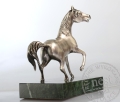 Rzeźba koń na marmurze