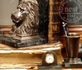 Podpórka do książek - rzeźba lwa z brązu