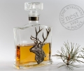 Karafka do whisky z płaskorzeźbą jelenia.jpg