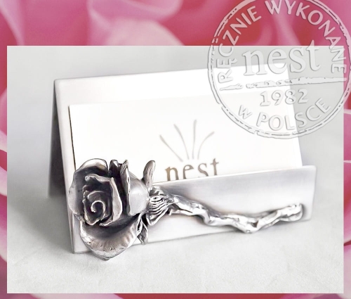 Elegancki prezent dla kobiety do biura - posrebrzany wizytownik z różą