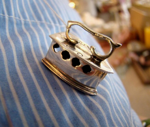 Uroczy srebrny gadżet - żelazko - upominek do nowego domu - srebro 925