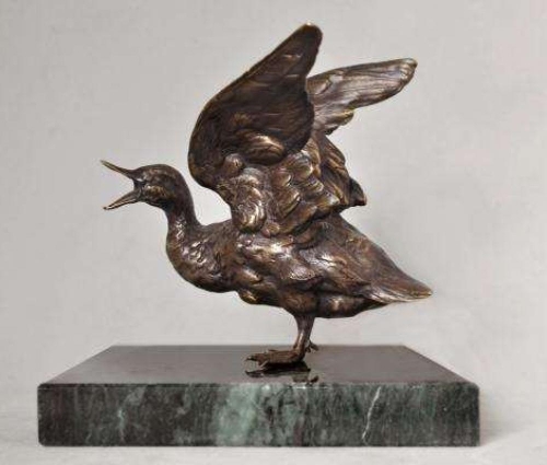 Kaczka-braz-rzezba-dekoracja-do-domu-na-szczescie-nest