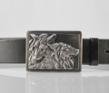 Pasek męski z wilkami na klamrze - efektowny prezent dla mężczyzny