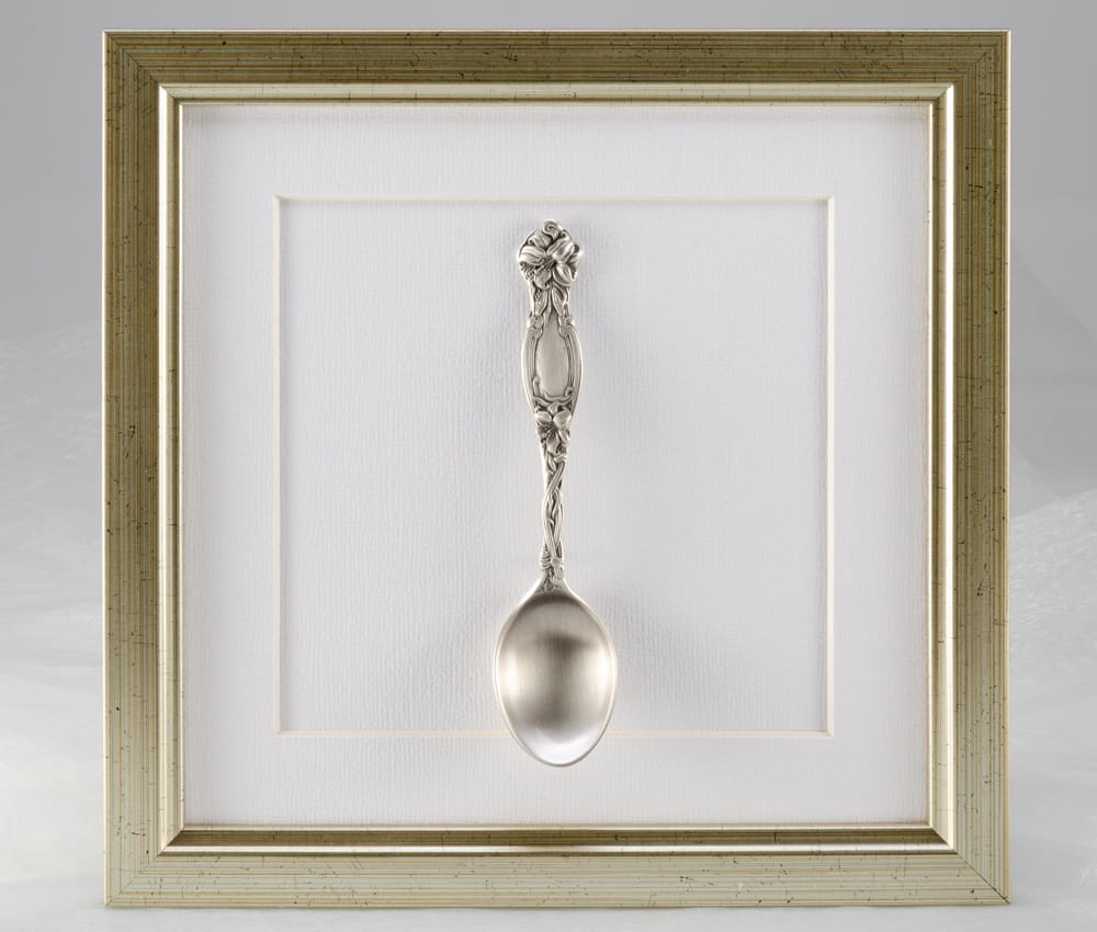 Pamiątkowy prezent na szczęście do nowego mieszkania  - posrebrzana łyżeczka w ramce