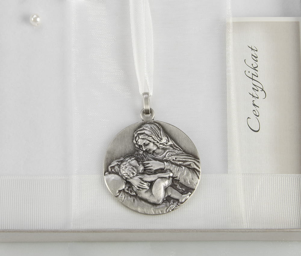 Medalion z Madonną - prezent z okazji urodzenia dziecka dla mamy
