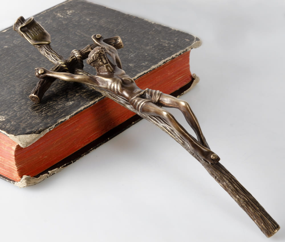 Krzyż z Jezusem - brąz