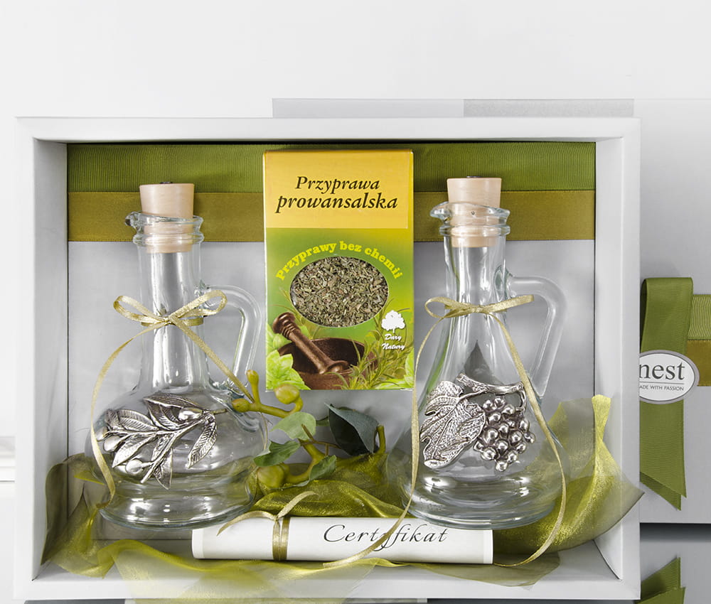 Pomysł na prezent do nowego domu - karafka na oliwę, ocet w eleganckim zestawie prezentowym