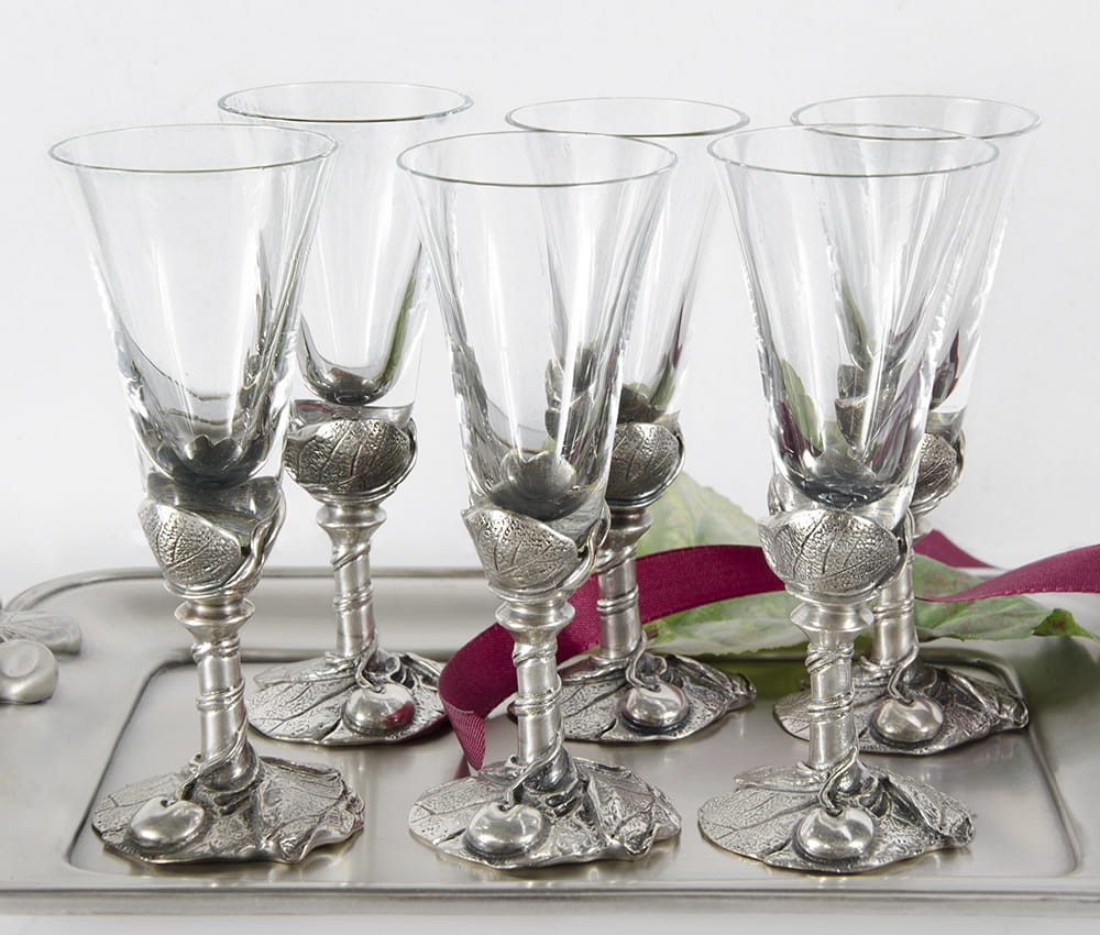 Kieliszki do nalewki z wiśnią na wysokiej nóżce - zestaw do alkoholu