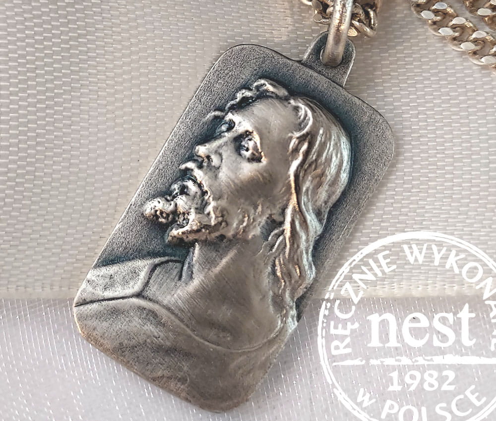 Srebrny medalik z Jezusem