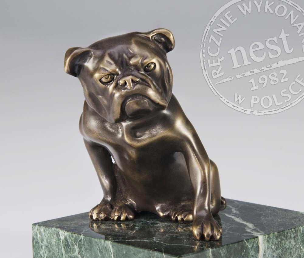 Rzeźba psa rasy buldoga z brązu