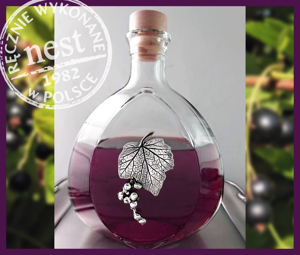 Ozdobna karafka z porzeczką