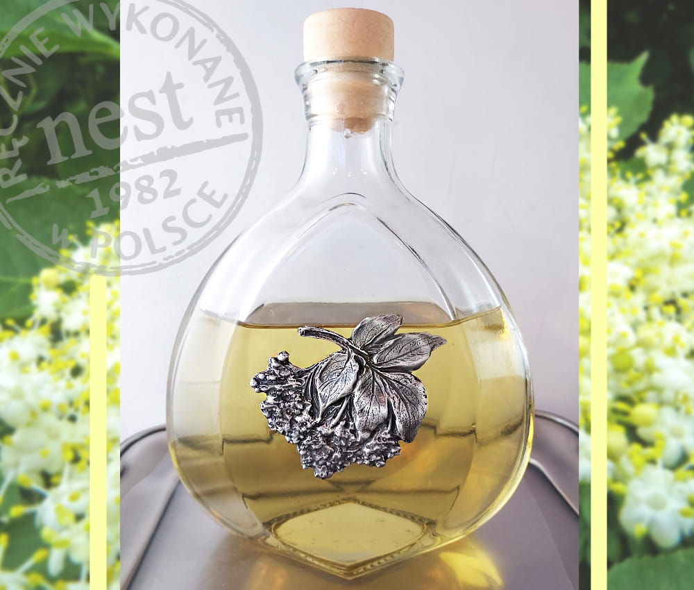 Ozdobna karafka do nalewki z czarnego bzu