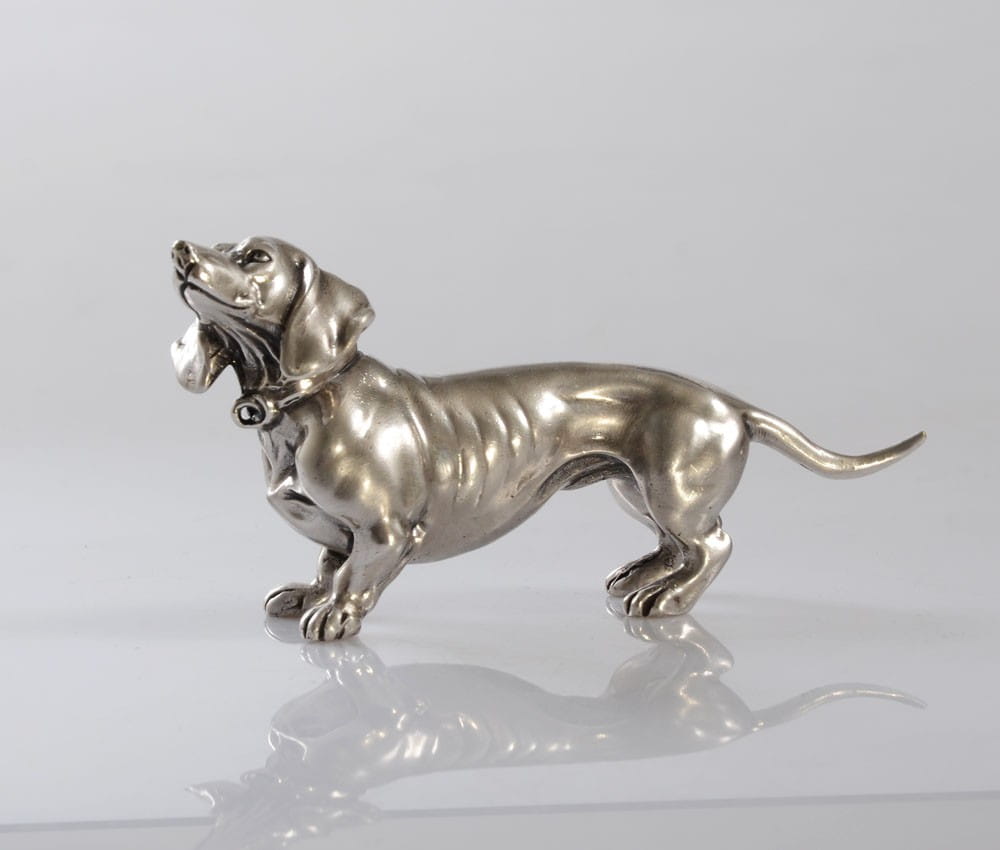 Rzeźba psa - jamnik srebrzony