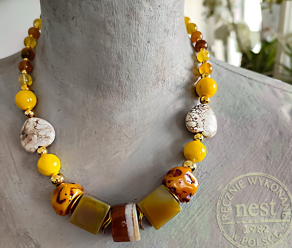 Ciekawy naszyjnik z agatów