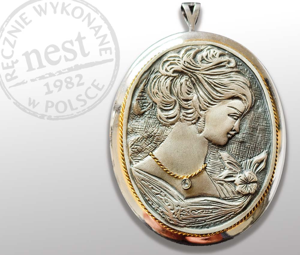 Duża srebrna brosza z kameą