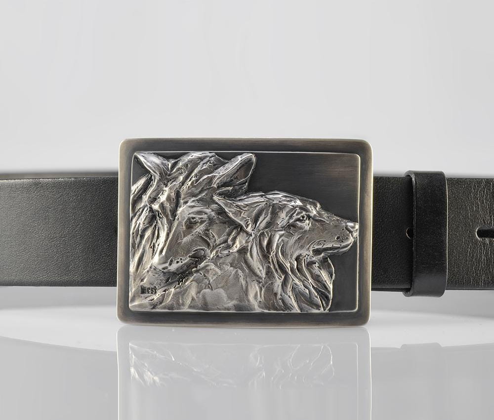 Pasek męski z wilkami na klamrze - efektowny prezent dla mężczyzny