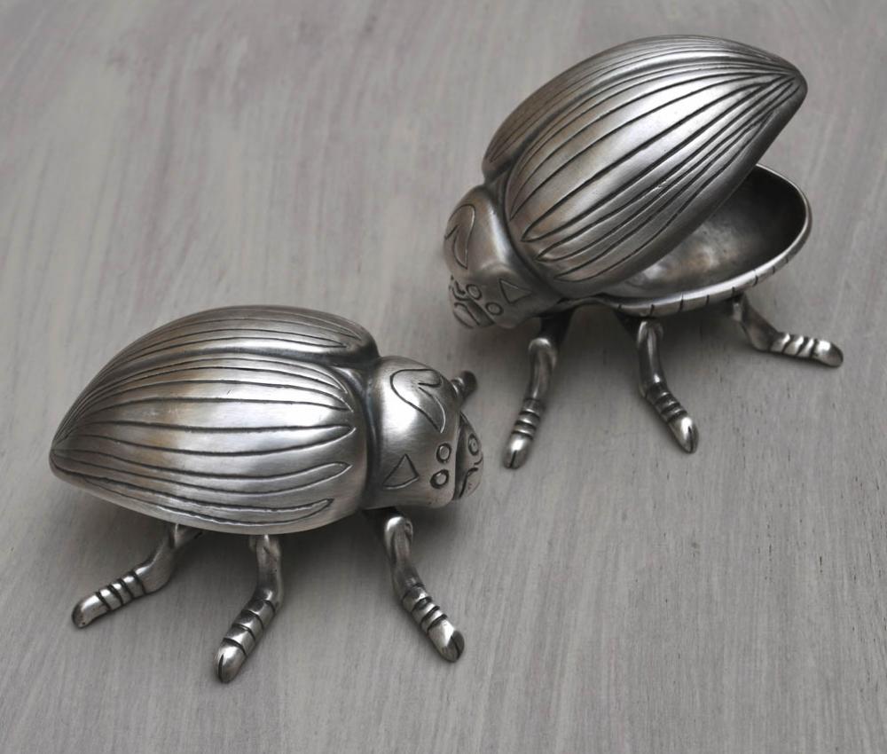 Oryginalny srebrzony niezbędnik w formie żuka